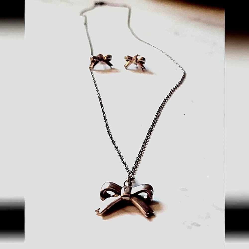 💎 Rhodium Silver Bow Chain and Earing SET.  With small diamonds 💎